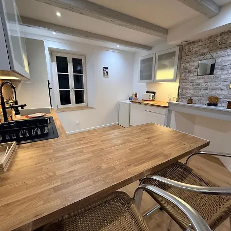 Σπίτι διακοπών Maison De Pour 6 Personnes *